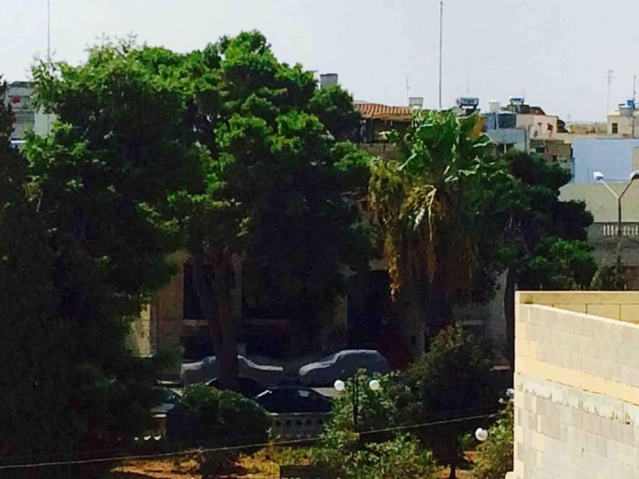 May Flower: Modern Flat Close To Airport/Bus Stops タルシーン エクステリア 写真