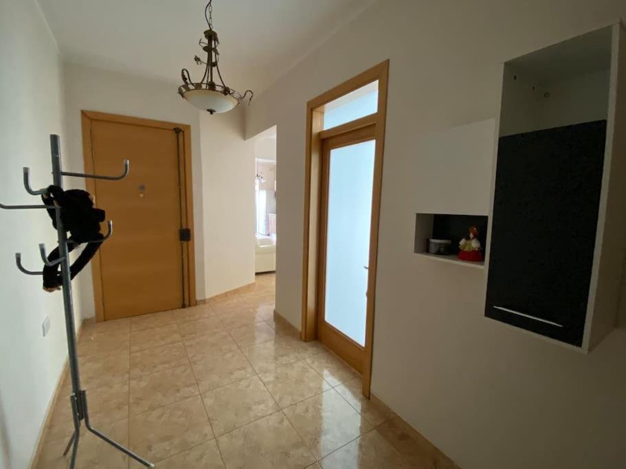 May Flower: Modern Flat Close To Airport/Bus Stops タルシーン エクステリア 写真