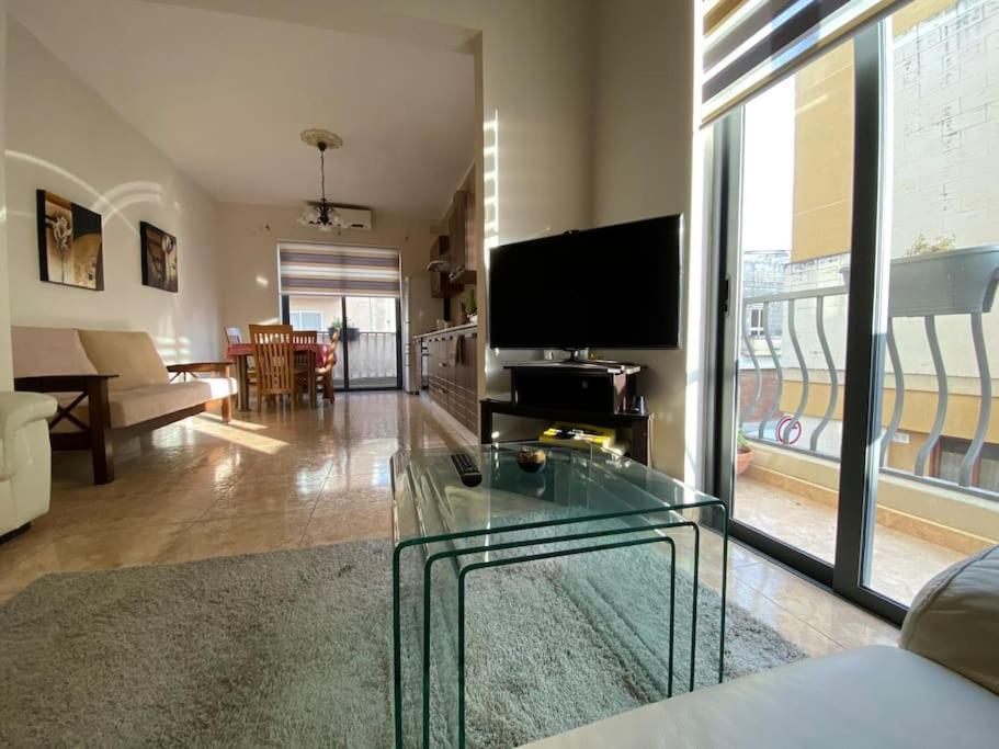 May Flower: Modern Flat Close To Airport/Bus Stops タルシーン エクステリア 写真