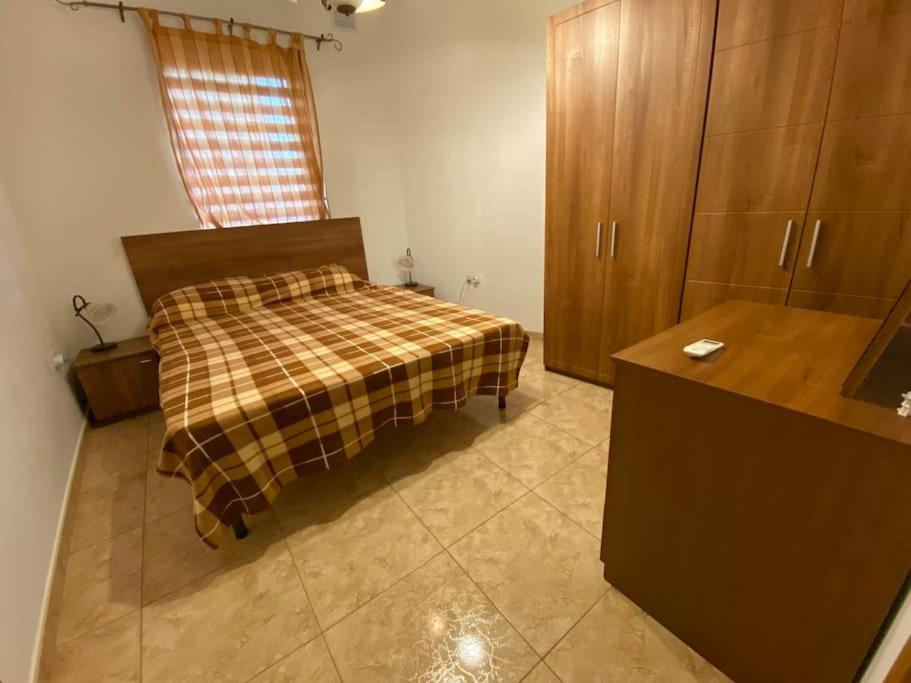 May Flower: Modern Flat Close To Airport/Bus Stops タルシーン エクステリア 写真