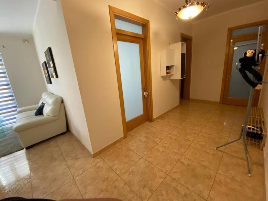 May Flower: Modern Flat Close To Airport/Bus Stops タルシーン エクステリア 写真